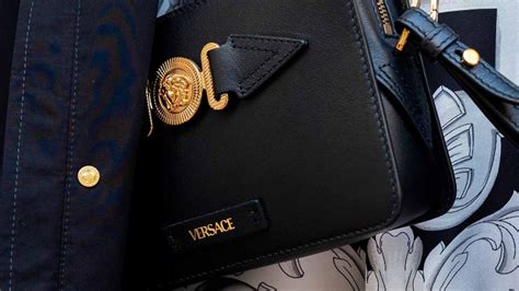 versace significado do nome|Versace: o ícone atemporal da moda .